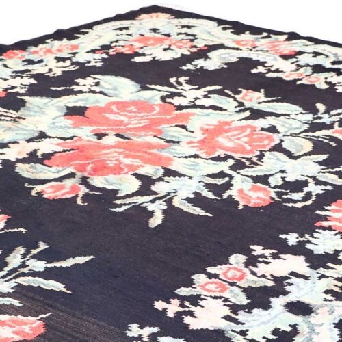 Kilim con patrón de rosas