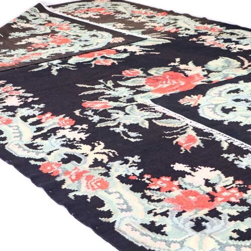 Kilim con patrón de rosas